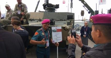 Delegasi Militer Indonesia Memuji Kendaraan Amfibi Pengangkut Personel Lapis Baja BT-3F