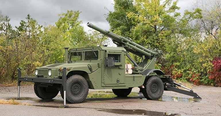 AM General Unveils 105 mm Howitzer Mounted on 4×4 Vehicle