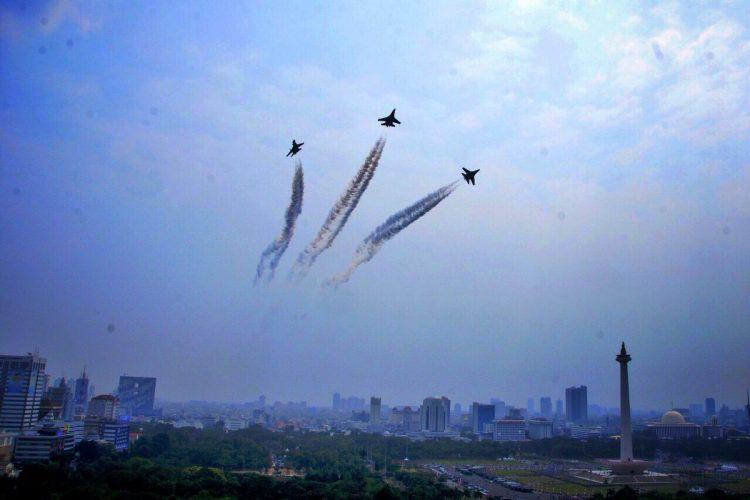 Hari Merdeka, Jet Tempur TNI AU Melintasi Langit Istana