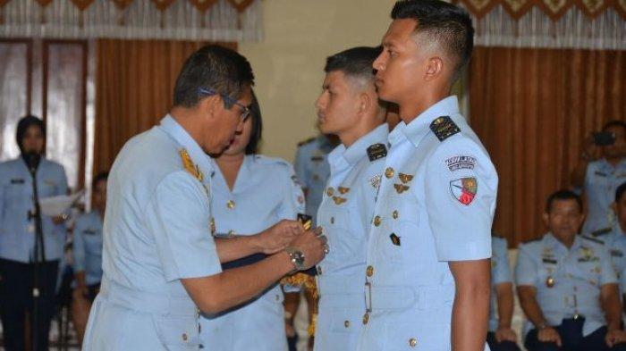 Dua Lulusan Terbaik Sekolah Penerbang TNI AU 2017