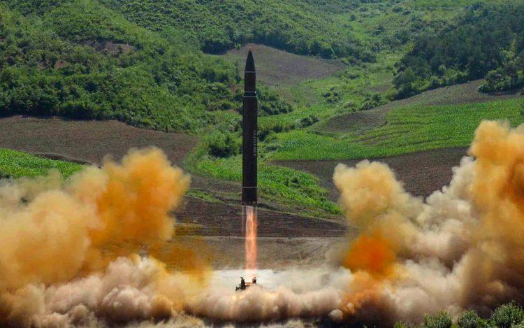 Rudal Korea Utara Meluncur Sejauh 2.700 Km