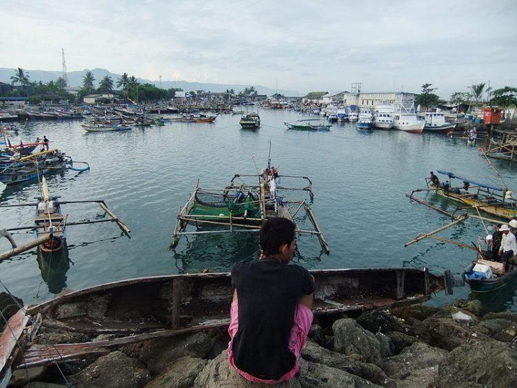 Poros Maritim, Nelayan dan Ketersediaan Solar
