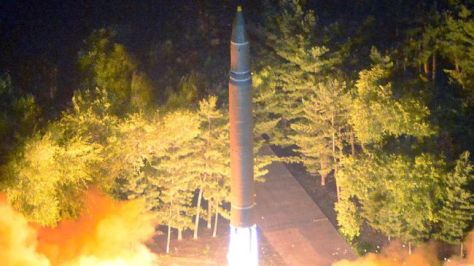 Korea Utara tembakkan tiga rudal balistik jarak pendek pada Sabtu (2608). (KCNA via Reuters)