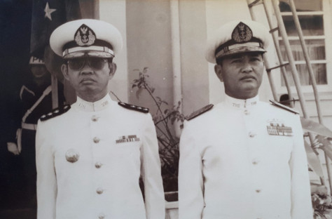 RM Handogo (kanan) saat masih menjabat Panglima Daerah Angkatan Laut IV di Manado, Sulawesi Utara. (Handogo)