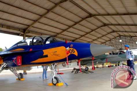 T-50i diparkir di hangar Lanud El Tari di Kupang, NTT, Jumat (04082017).