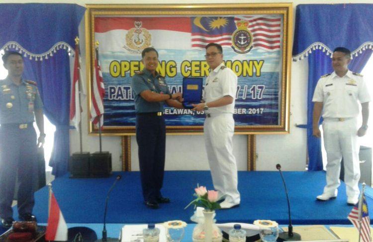 Patroli Bersama Kapal Perang Indonesia dan Malaysia