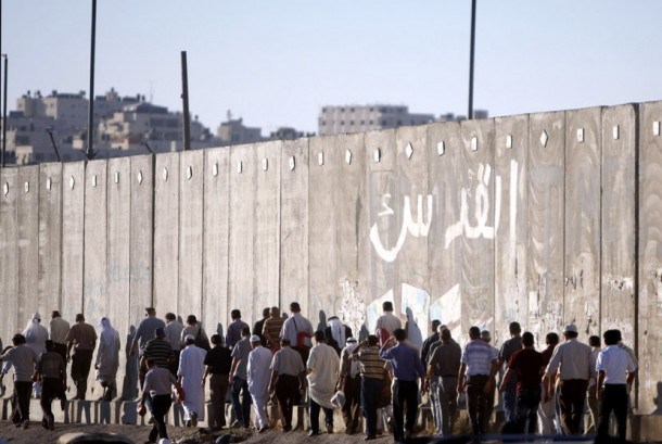 Tembok Pemisah Blokade dan Cekik Penduduk Gaza