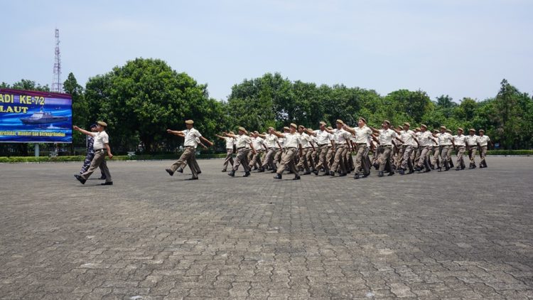 Pasukan PNS TNI AL Berlatih Jelang HUT ke-72 TNI