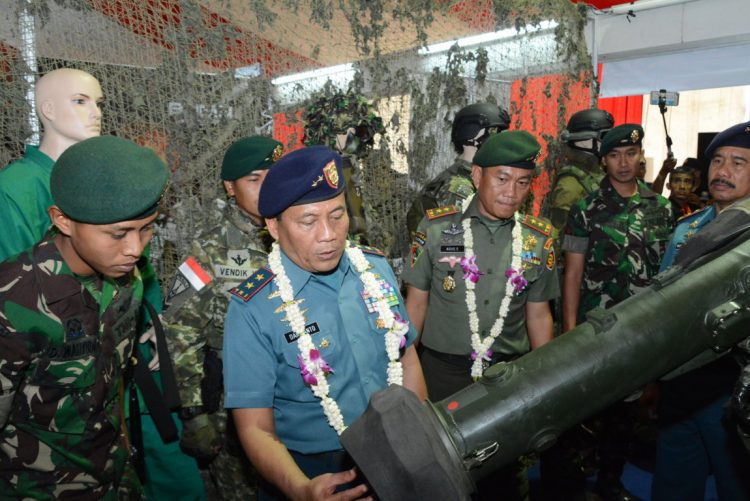 Alutsista Divif 2 Kostrad di Pameran HUT TNI, Surabaya