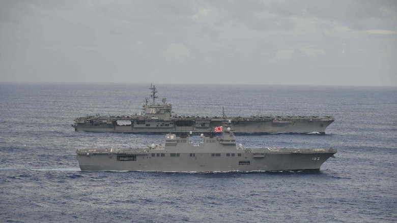 USS Ronald Reagan Gelar Latihan Gabungan dengan Kapal Perang Jepang