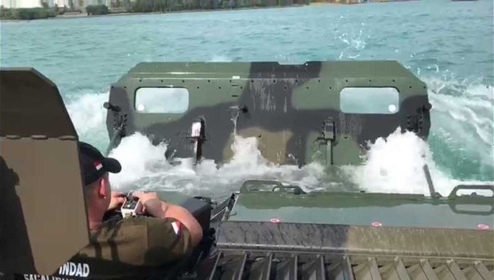 Uji Amfibi Pandur II 8×8 di Perairan Cilegon (Video)