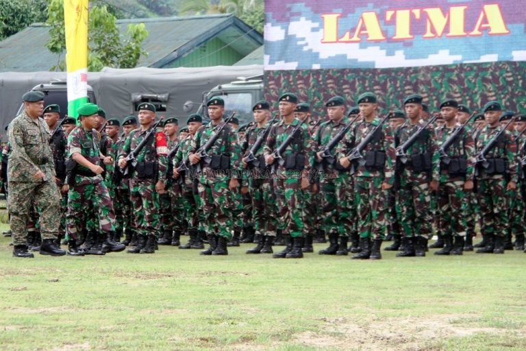 380 Prajurit Gabungan Indonesia dan Malaysia Latihan Pengendalian Operasi