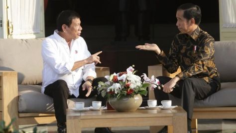 Rodrigo Duterte, left, talks with his Indonesian counterpart Joko Widodo (AP)