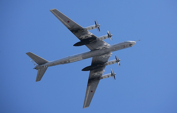 Bomber Tu-95 MS Terbang ke Laut Jepang Dikawal Su-35