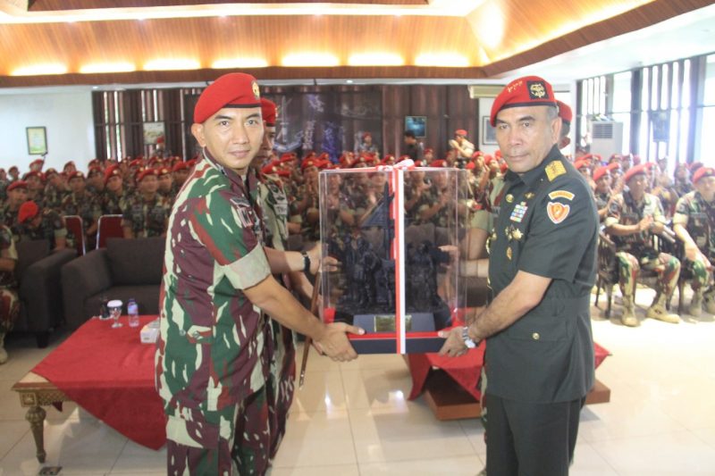 Letjen TNI Hinsa Siburian Beri Pengarahan kepada Prajurit Kopassus