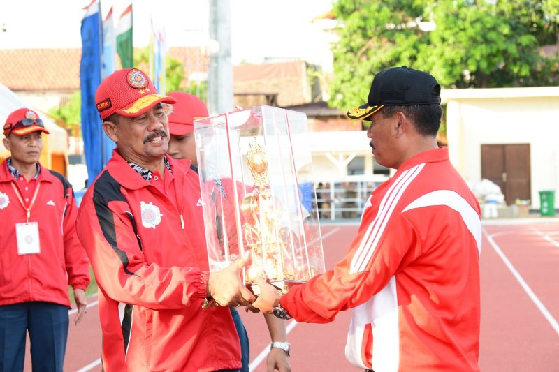 Gubernur AAL Tutup Kejurnas Atletik Piala Panglima TNI