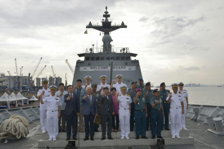 2 Kapal Perang Korea Selatan Kunjungi Lantamal V