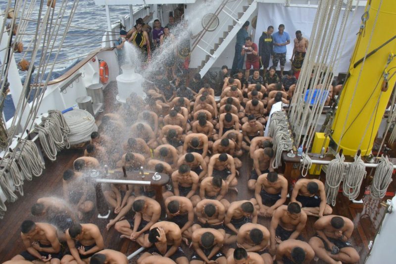 Tradisi Mandi Khatulistiwa di Samudra Hindia