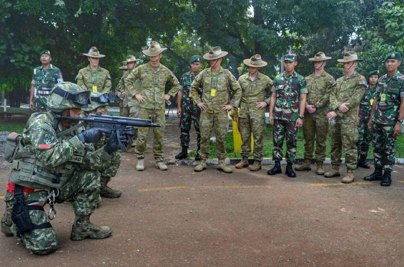 Delegasi Tentara Australia Kunjungi Brigif Para Raider 17 Kostrad