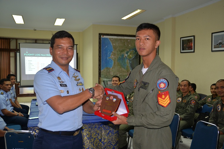 Latihan Terbang Navigasi Jarak Jauh Siswa PSDP TNI A-92