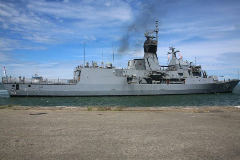 Kapal Perang HMAS Parramatta Australia Kunjungi Koarmatim