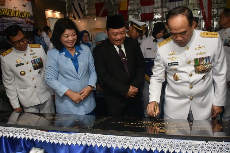 Kasal Resmikan Komplek TNI AL Lantamal V Toni Sukaton