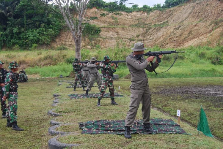 Pererat Kebersamaan TNI-Polri Gelar Latihan Menembak
