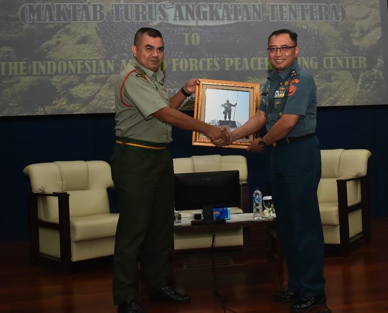 Kapuskersin TNI Terima Kunjungan Pasis MTAT Malaysia