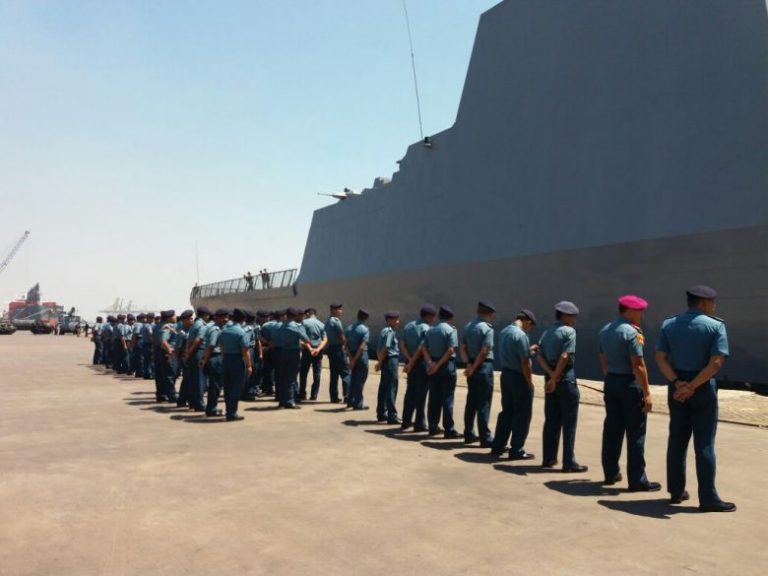 Asops Danlantamal V Lepas Keberangkatan 3 Kapal Perang Singapura