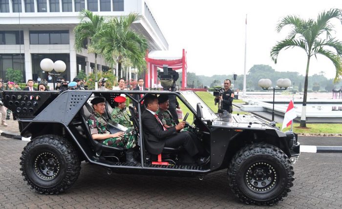 Brunei Pesan Panser Anoa dan Senjata Pindad