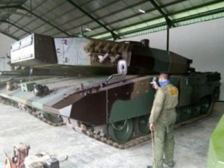 Mengecat Ulang Tank Leopard 2A4 Yonkav 8 Kostrad