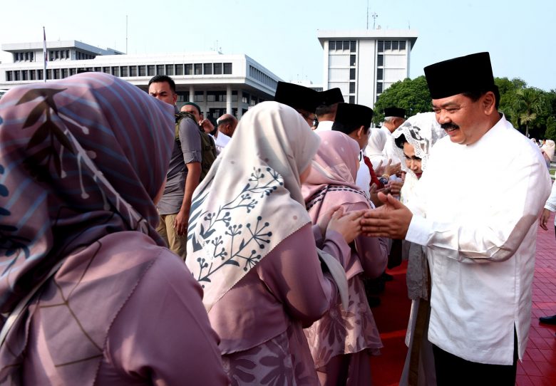 Panglima TNI Sholat Idul Fitri di Mabes TNI