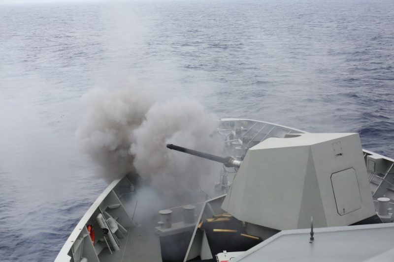KRI REM-331 Latihan dengan HMAS Melbourne