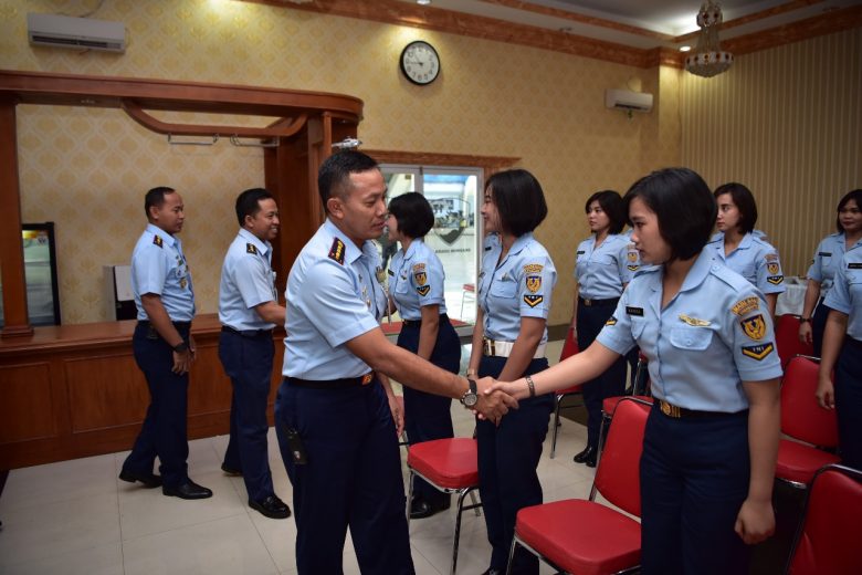 Pelatihan Standarisasi Pramugari TNI AU