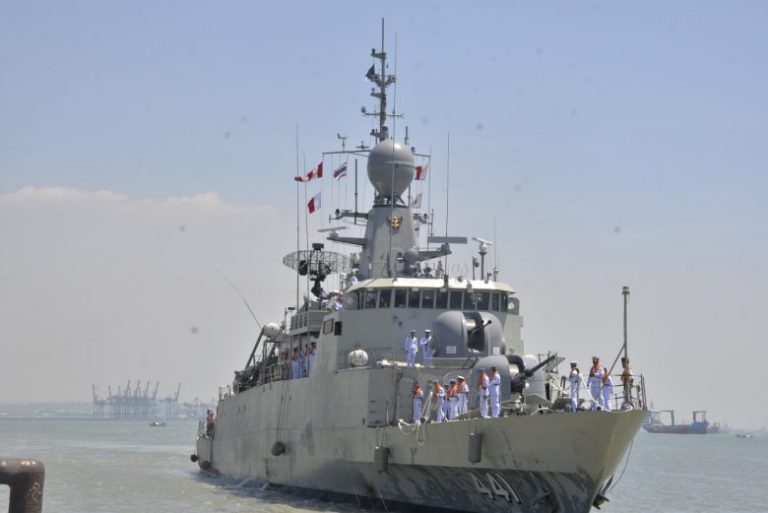 Kapal Perang Thailand HTMS Rattanakosin-441 Tiba di Surabaya