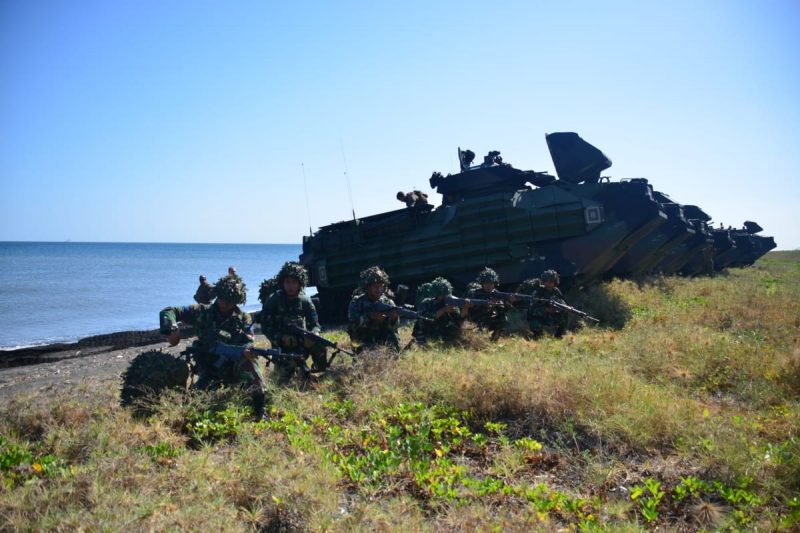Marinir dan USMC Mendarat di Pantai Banongan