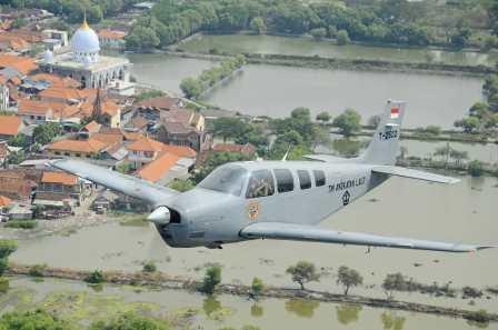Terbang Navigasi Pesawat Bonanza T-2508 Skadron 200