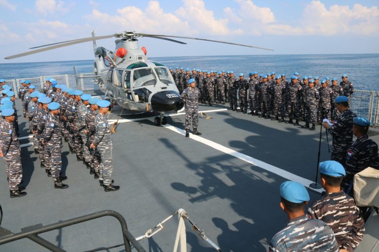 Satgas MTF TNI Upacara HUT ke-73 TNI AL di Perairan Lebanon