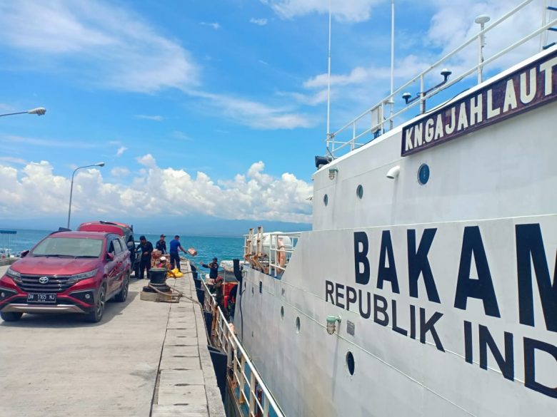 Kapal Bakamla Bawa Sejumlah Bantuan Kemanusiaan Hadir di Palu – Militer.or.id
