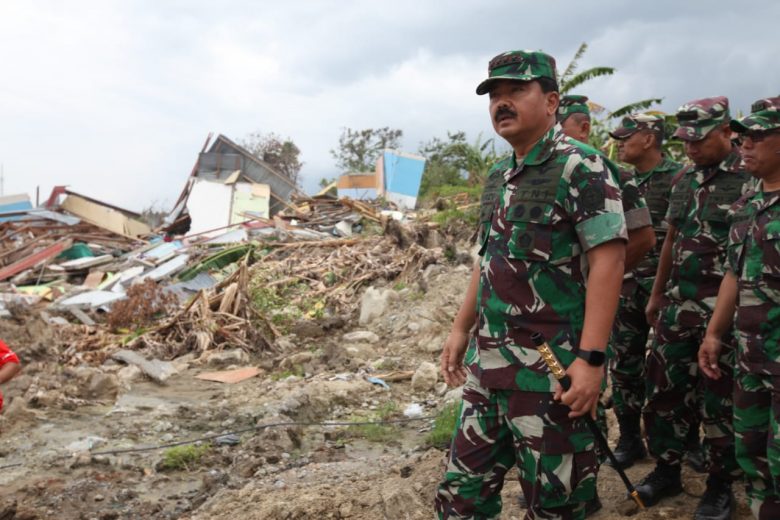 Panglima TNI Tinjau Reruntuhan Perumahan Balaroa di Kota Palu – Militer.or.id