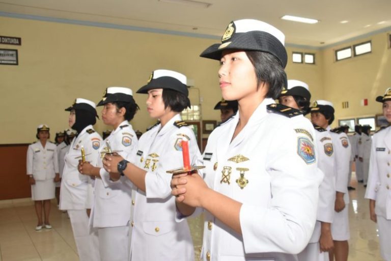 10 Perwira Wanita Resmi Perkuat Korps Wanita TNI AL – Militer.or.id