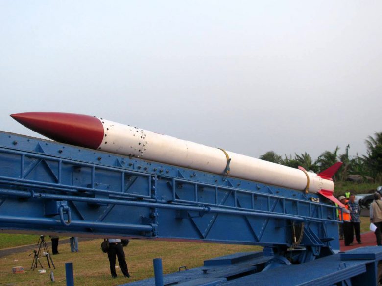 Uji Statis Roket RHAN-450 Berdaya Jangkau 100 Km