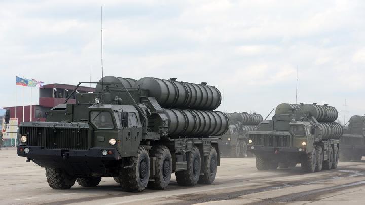 Ukraina Terapkan Darurat Militer, Rusia Kerahkan S-400