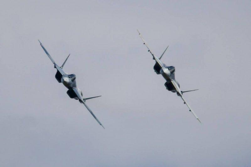 Dua Su-57 Rusia Melakukan Pendaratan Tersinkronisasi