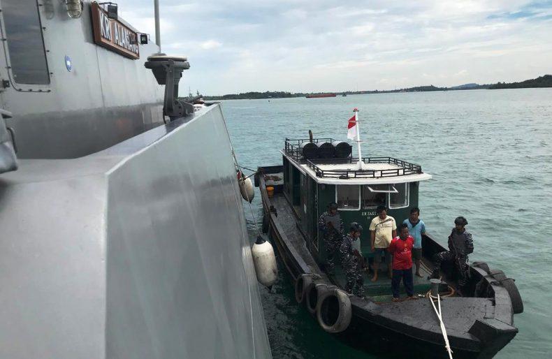 KRI Alamang-644 Tangkap Tug Boat di Perairan Batam