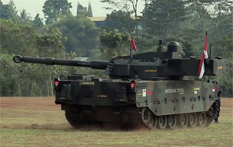 Presiden Jokowi Akan Beri Nama Tank Pindad