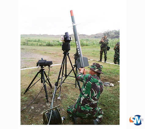 Personil TNI AD siap melakukan uji fungsi rudal dengan menembak sasaran di udara. (SM)