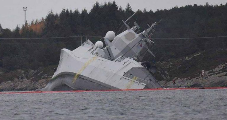 Tabrakan Tanker, Frigate Angkatan Laut Norwegia Terancam Tenggelam