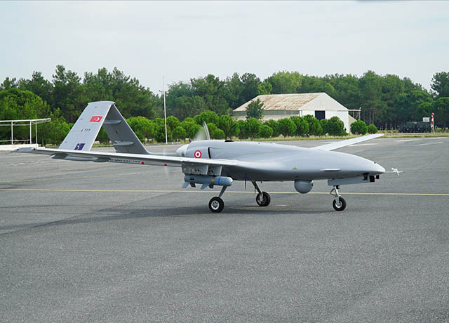 Ukraina Akuisisi UAV Tempur Buatan Turki