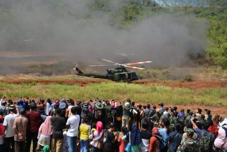 Warga Baturaja Saksikan Latihan Ancab TNI AD 2018